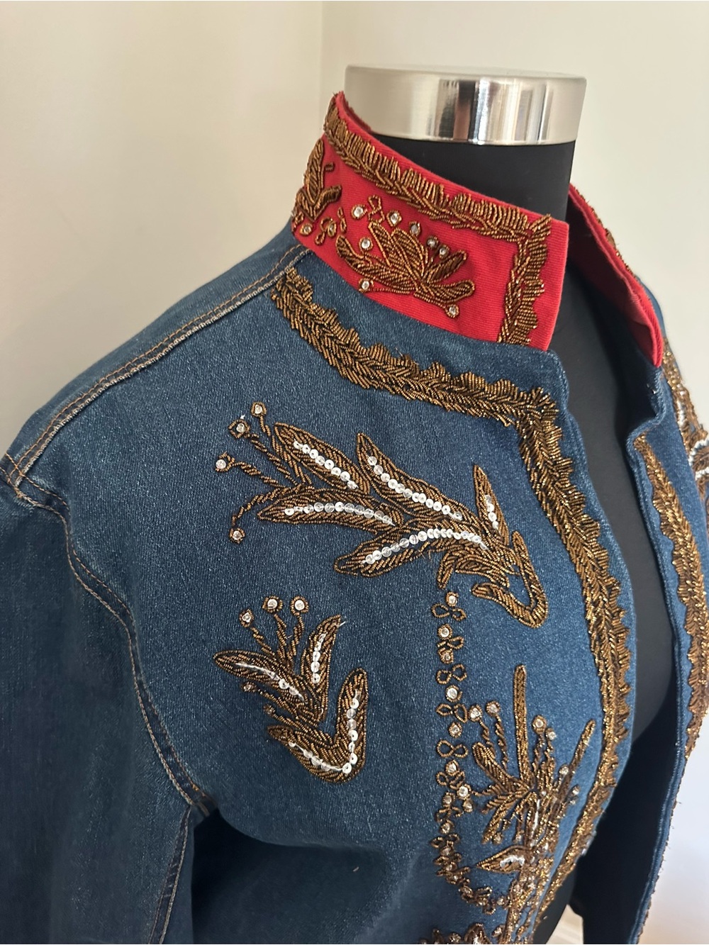 Embellished vintage cropped Denim Jacket with Red Contrast Collar 2x